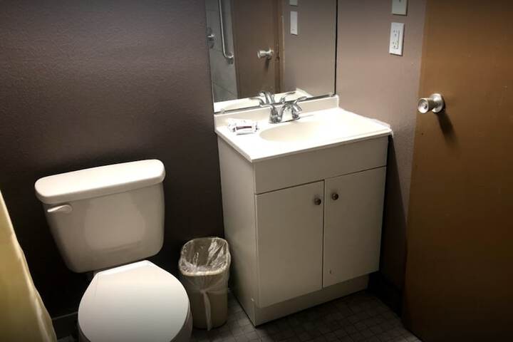 Room 16 of 40