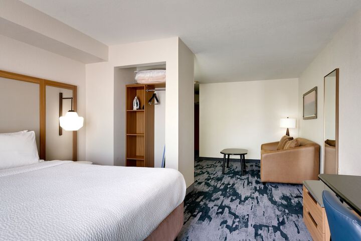Room 15 of 38