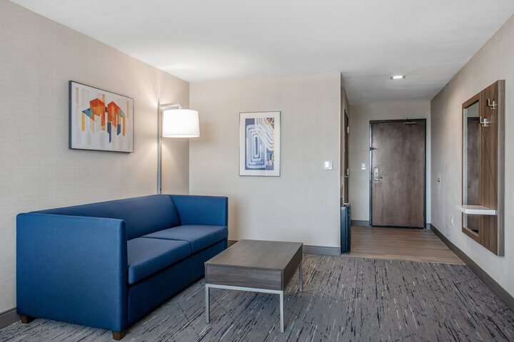 Room 28 of 40