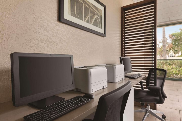 Business Center 34 of 35