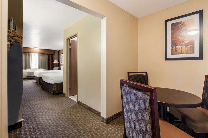 Room 32 of 38