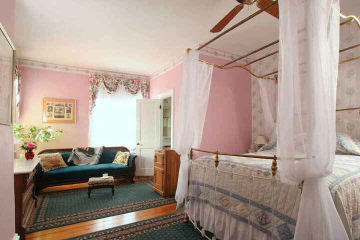 Room 114 of 128