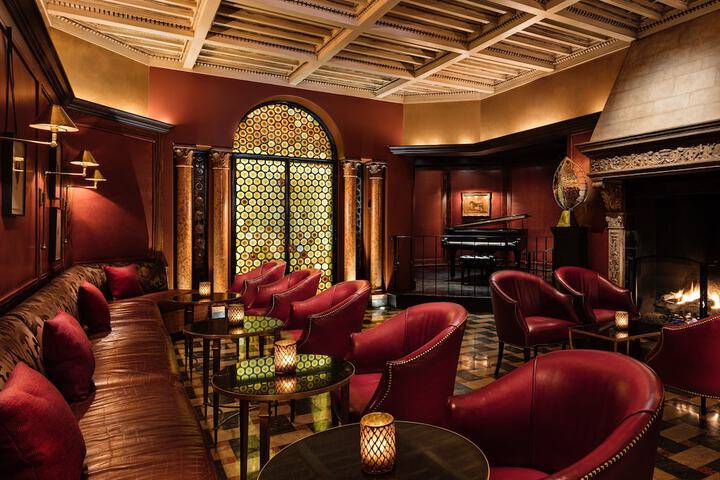 Lounge 61 of 76