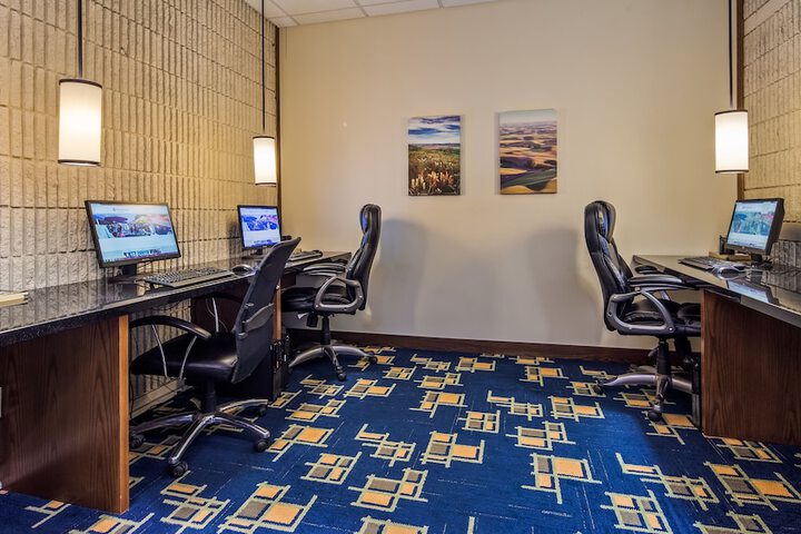 Business Center 30 of 32