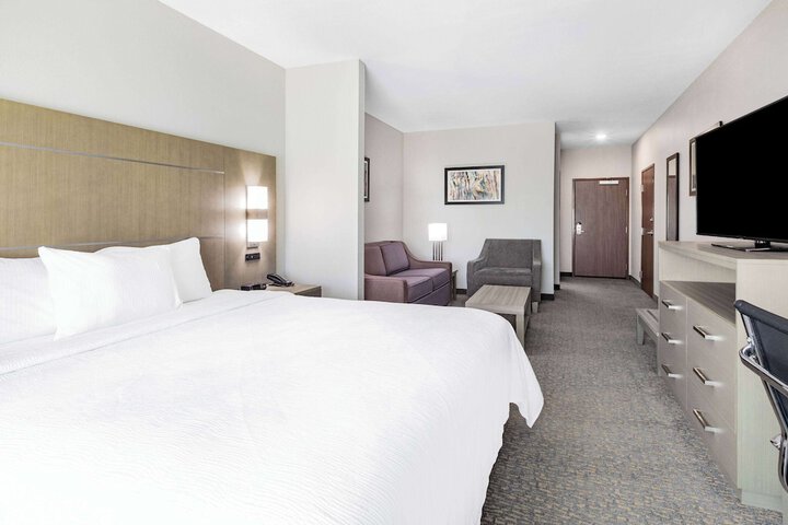 La Quinta Inn & Suites by Wyndham Jackson / Cape Girardeau