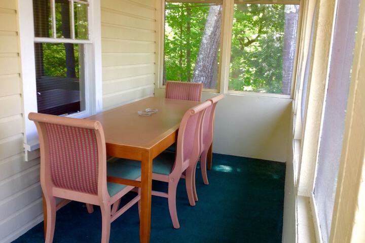 Pilgrim Inn & Cottages