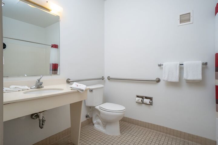Room 25 of 42