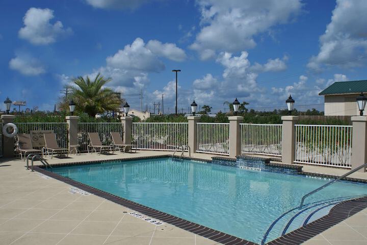 Pool 8 of 27