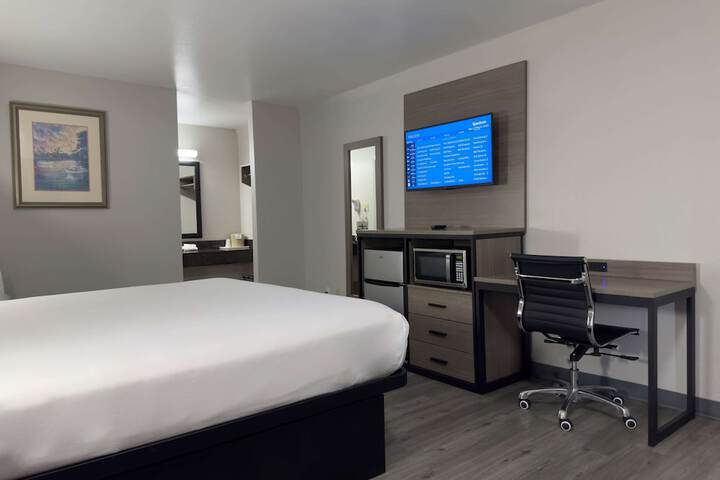 Room 10 of 12