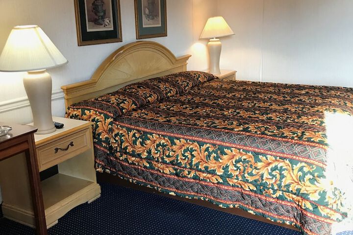 Room 7 of 8