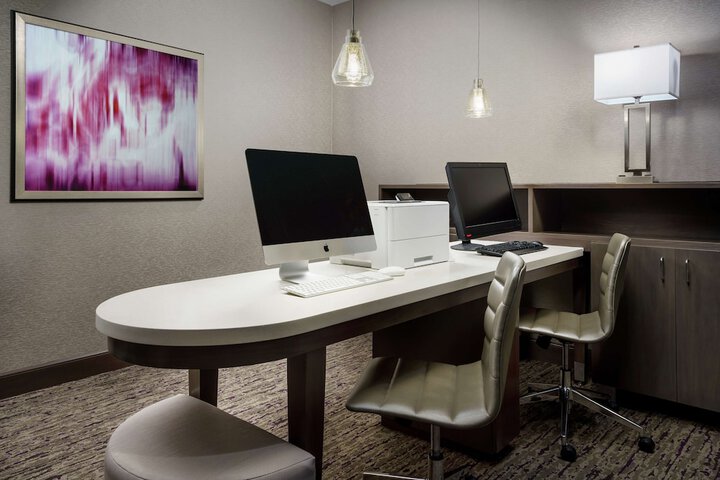 Business Center 33 of 37