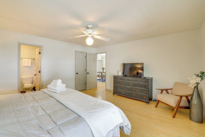Home w / Trail Access & Fire Pit in Bella Vista!