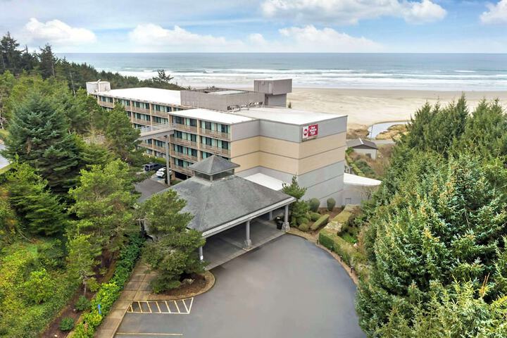 Best Western Plus Agate Beach Inn