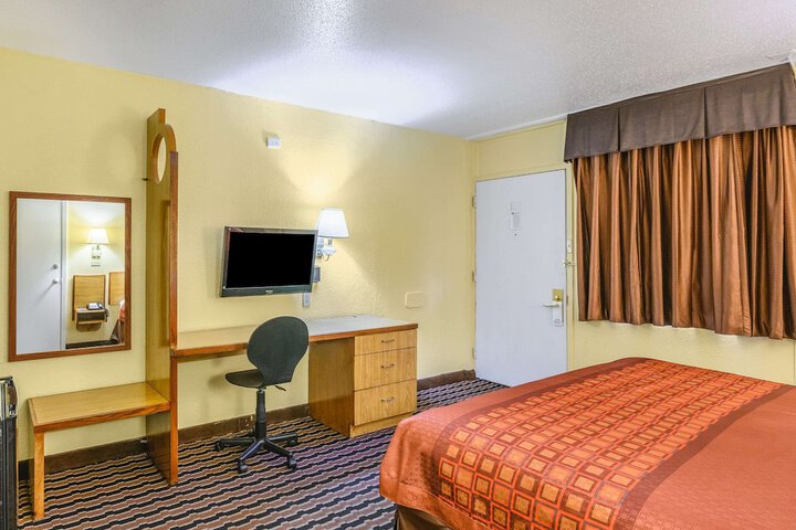 Room 13 of 35
