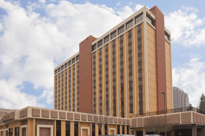 Holiday Inn Sacramento Downtown-Arena by IHG