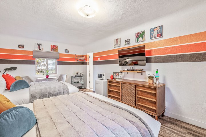 Room 12 of 27