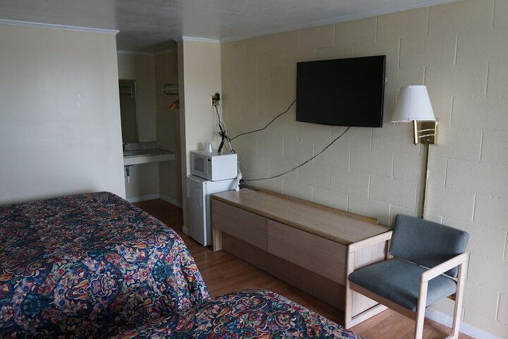 Room 27 of 38