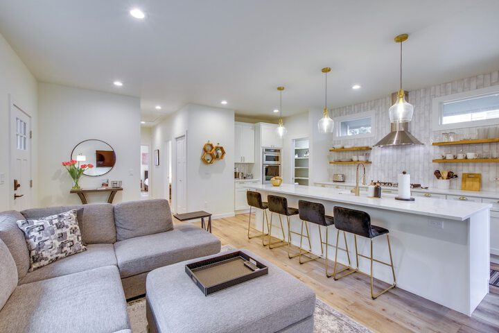 Private Yard & Fire Pit! Modern Kirkland Abode