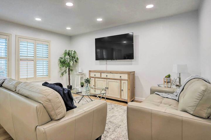 13 Mi to Dtwn Denver: Northglenn Townhome w / Patio