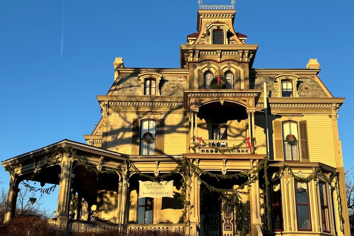 Garth Woodside Mansion B & B