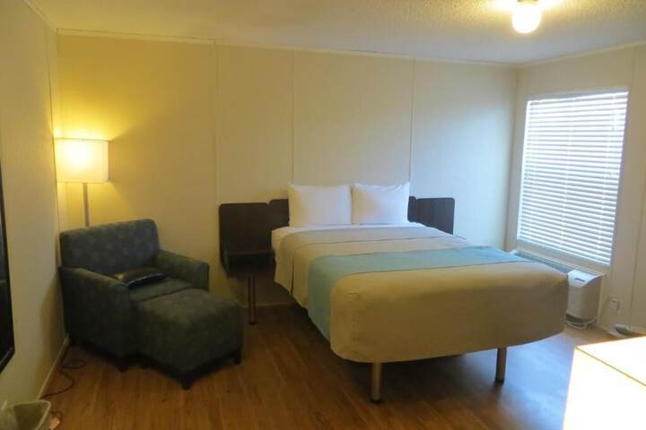 Room 16 of 28