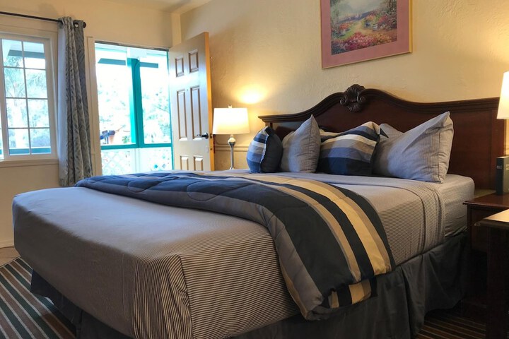 Room 25 of 36