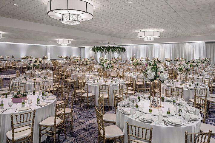 Ballroom/Hall 24 of 28
