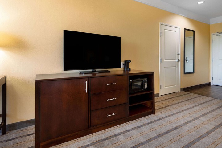 Room 27 of 39