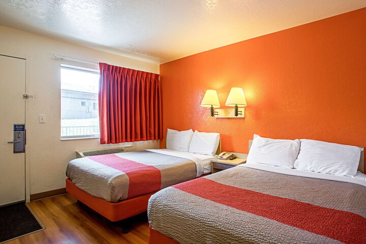 Room 20 of 32