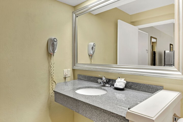 Room 14 of 25