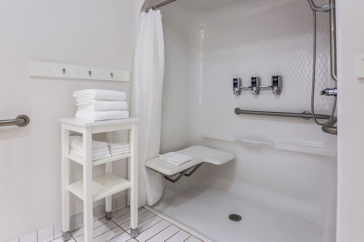 Room 10 of 33