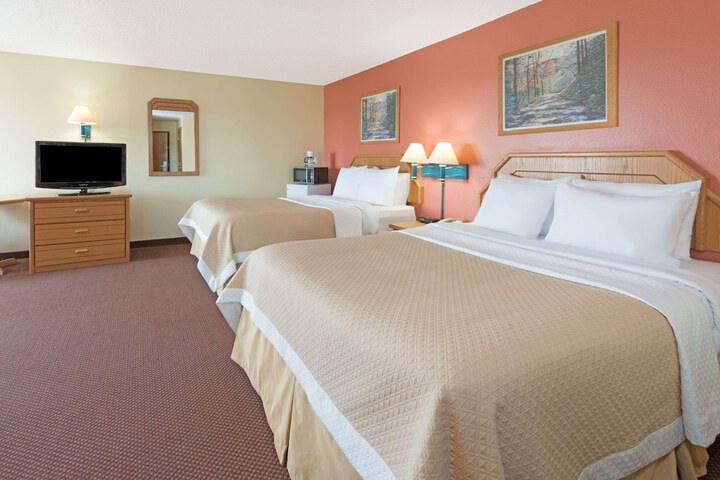 Days Inn by Wyndham Cameron