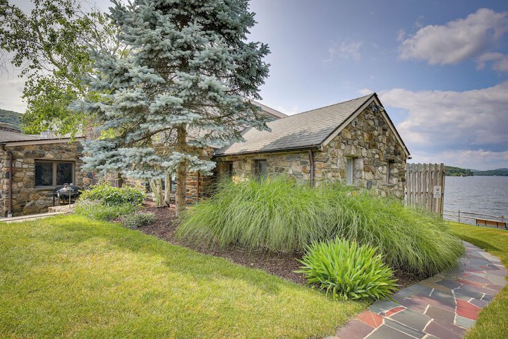 New Fairfield Vacation Rental w / Lake Views!