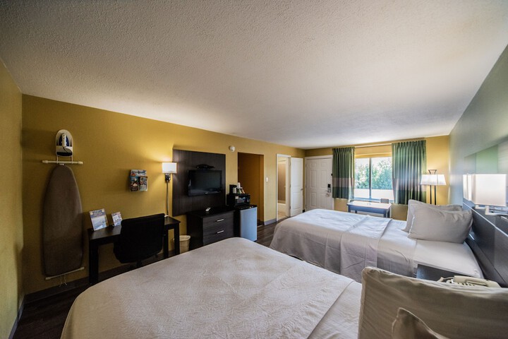 Relax Inn & Suites