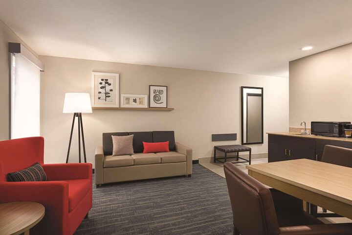 Room 14 of 25