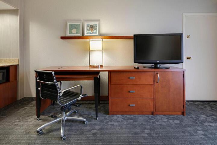 Courtyard by Marriott Atlanta Windy Hill / Ballpark