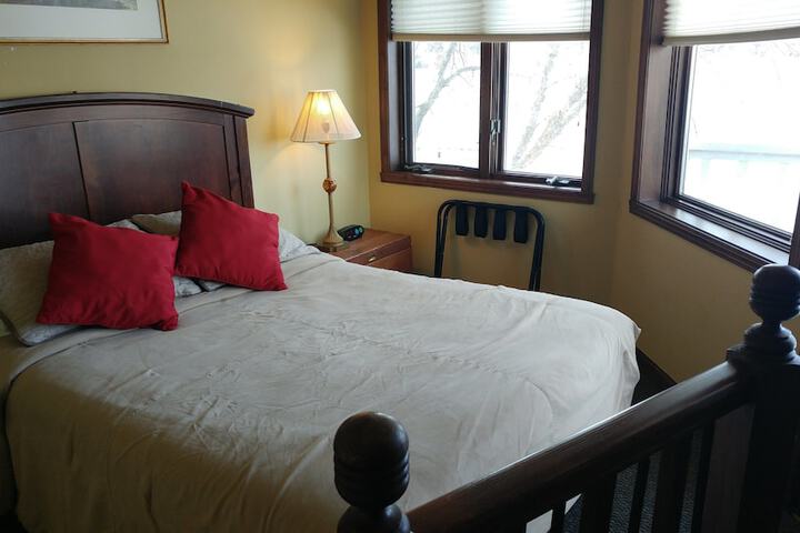 Room 107 of 128