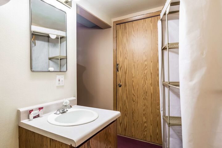 Room 10 of 48