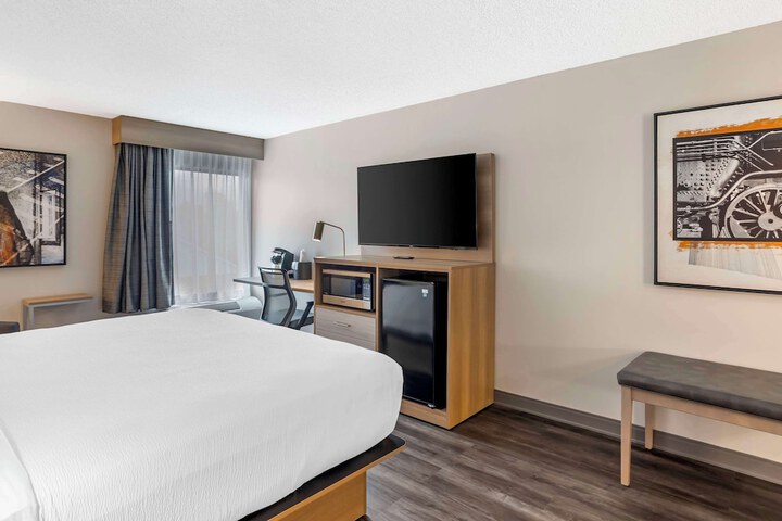 Best Western Plus Heritage Rail-South York / I-83