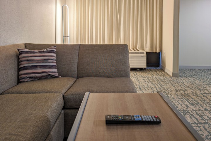 Room 33 of 48