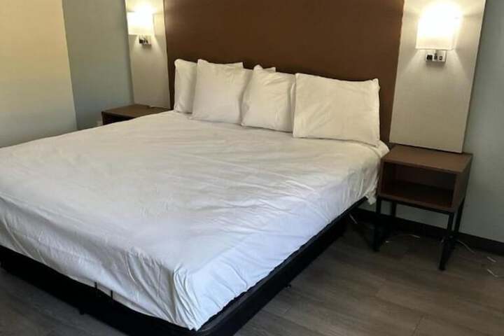 Room 10 of 17