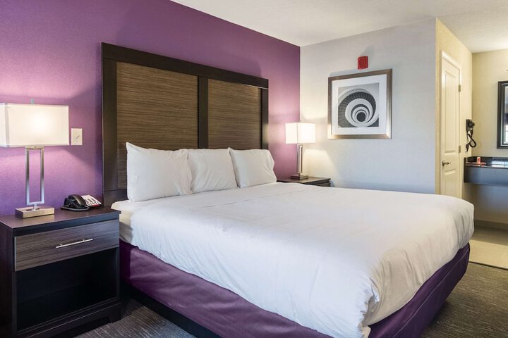 Room 16 of 32