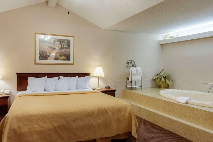 Room 13 of 23