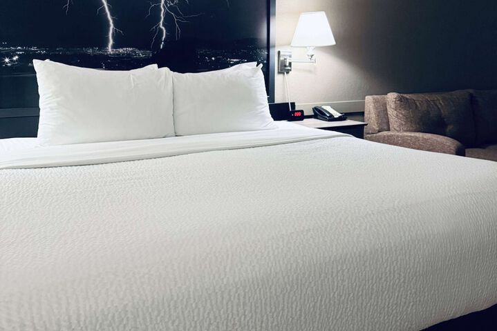 Super 8 by Wyndham Dawson Creek
