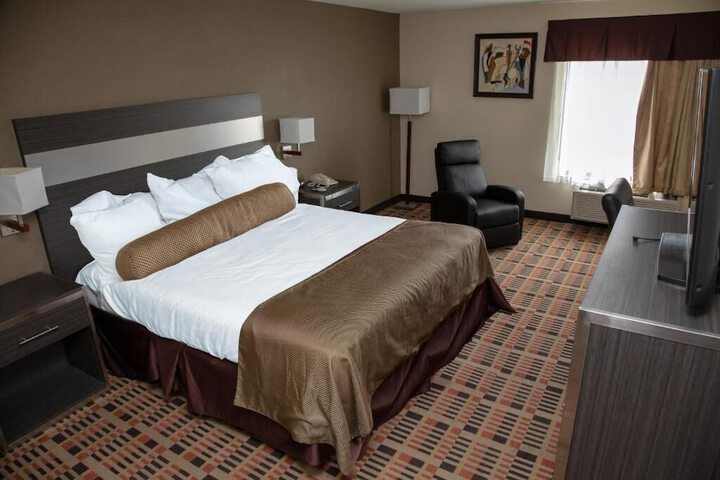Room 4 of 9