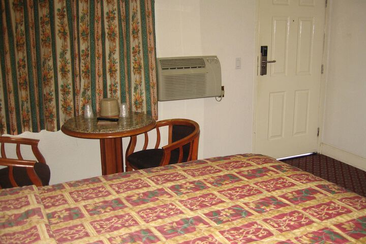 Room 24 of 52