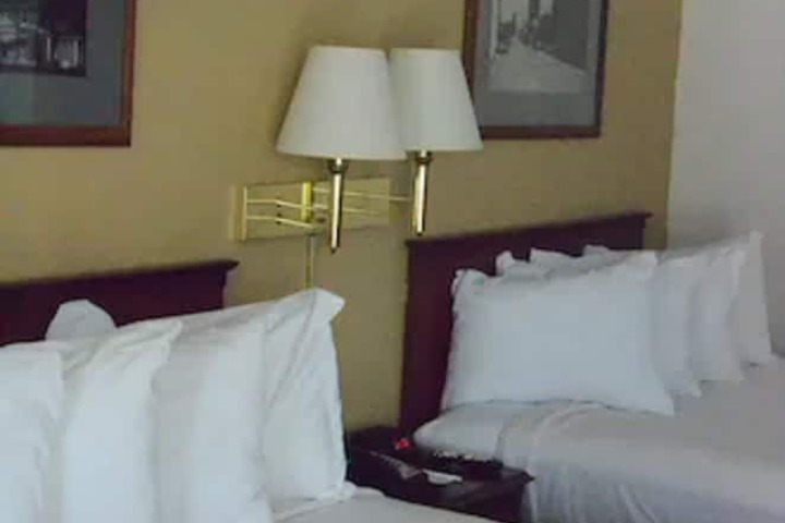 Carmel Inn & Suites