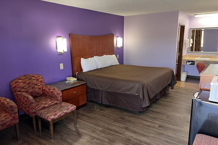 Room 6 of 10