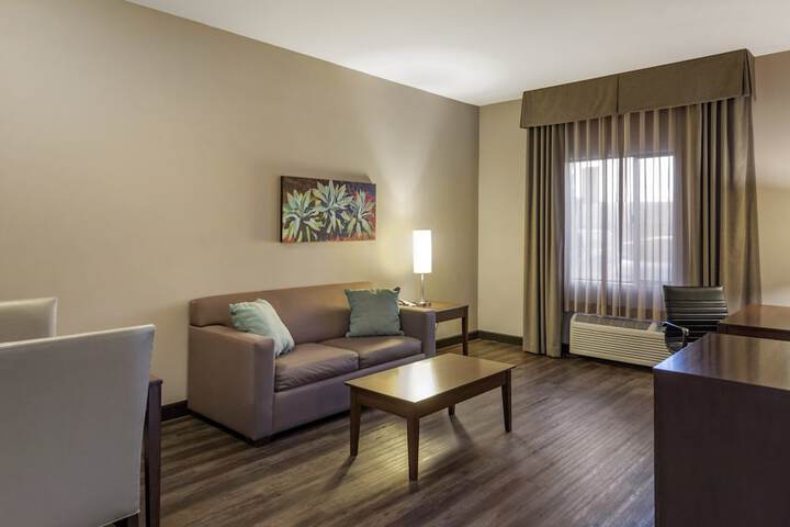 Holiday Inn Express & Suites Indio - Coachella Valley by IHG