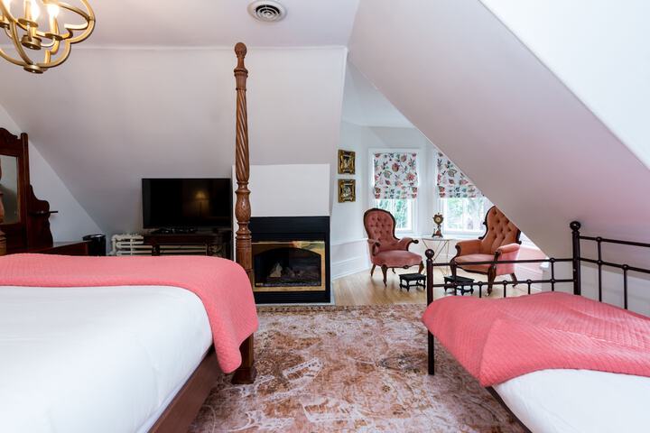 Room 32 of 46